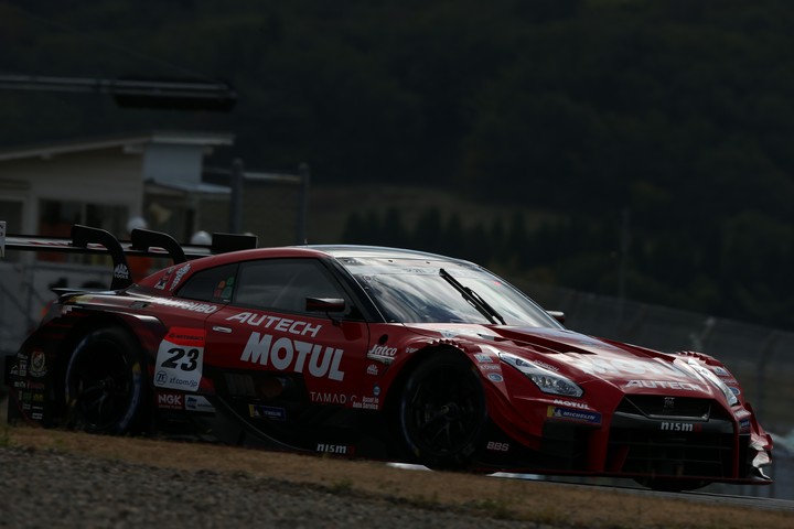公式練習: 松田次生／ロニー・クインタレッリ組（MOTUL AUTECH GT-R）