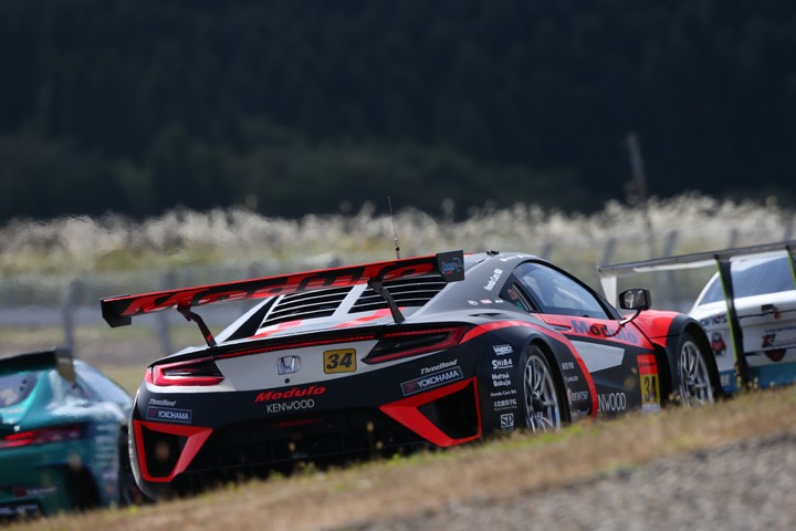 公式練習: 道上龍／大津弘樹組（Modulo KENWOOD NSX GT3）