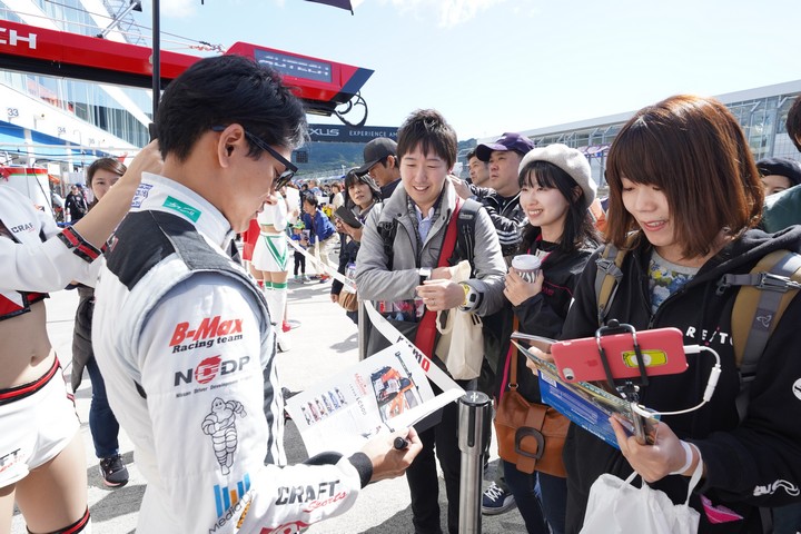 ピットウォーク: 千代勝正（NDDP RACING with B-MAX）