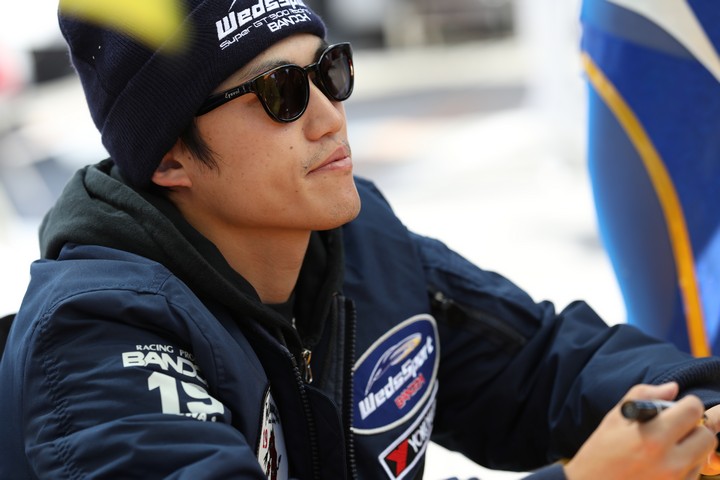 ピットウォーク: 国本雄資（LEXUS TEAM WedsSport BANDOH）