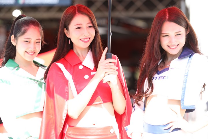 ピットウォーク: レースクイーン