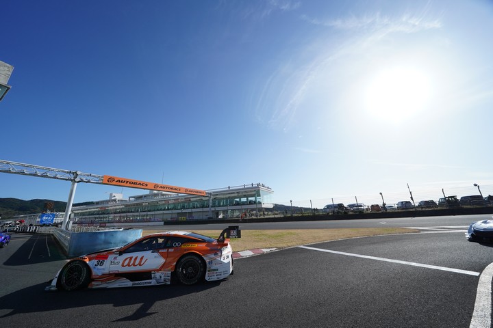 公式予選: 中嶋一貴／関口雄飛組（au TOM'S LC500）