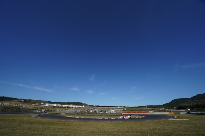 公式予選: オートポリスは快晴に恵まれた