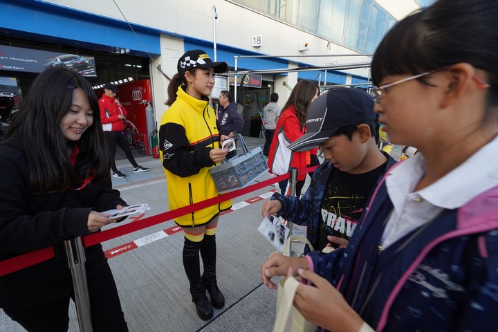 GTキッズウォーク: レースクイーン