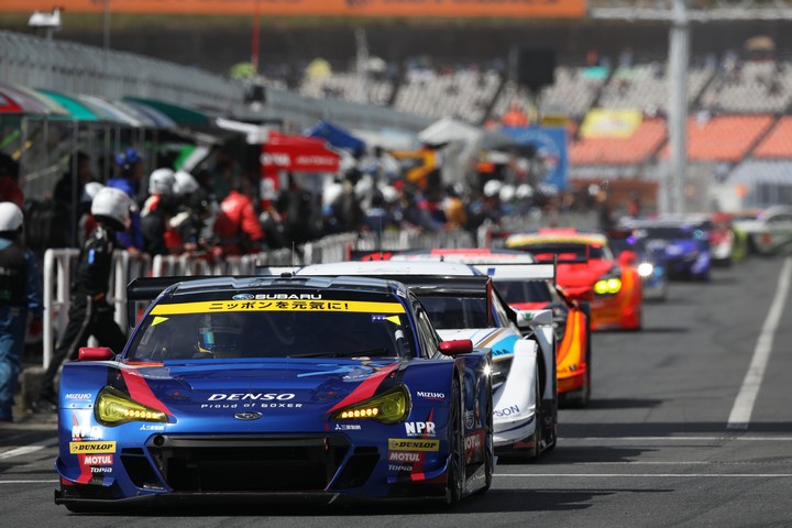 スタート進行: 山内英輝（SUBARU BRZ R&D SPORT）