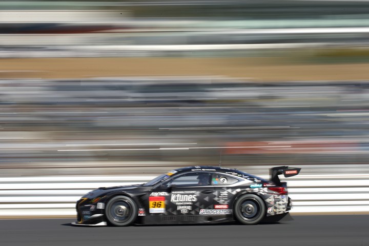 決勝レース: 新田守男／中山雄一組（K-tunes RC F GT3）