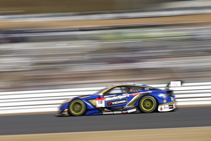 決勝レース: 国本雄資／山下健太組（WedsSport ADVAN LC500）