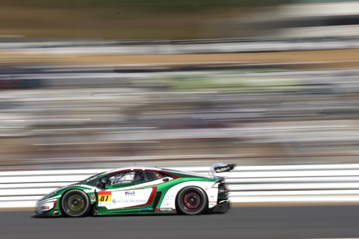 決勝レース: 佐藤公哉／元嶋佑弥組（リーガルフロンティアランボルギーニGT3）