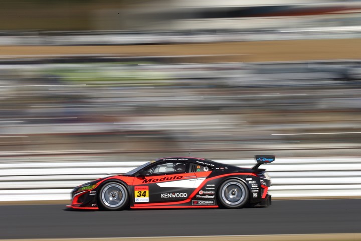 決勝レース: 道上龍／大津弘樹組（Modulo KENWOOD NSX GT3）