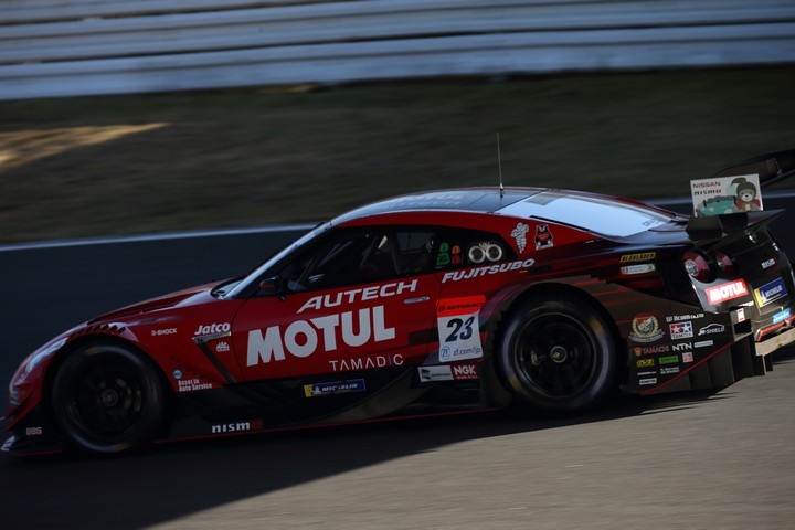 決勝レース: 松田次生／ロニー・クインタレッリ組（MOTUL AUTECH GT-R）
