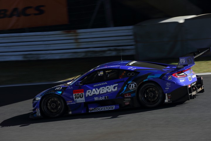 決勝レース: 山本尚貴／ジェンソン・バトン組（RAYBRIG NSX-GT）