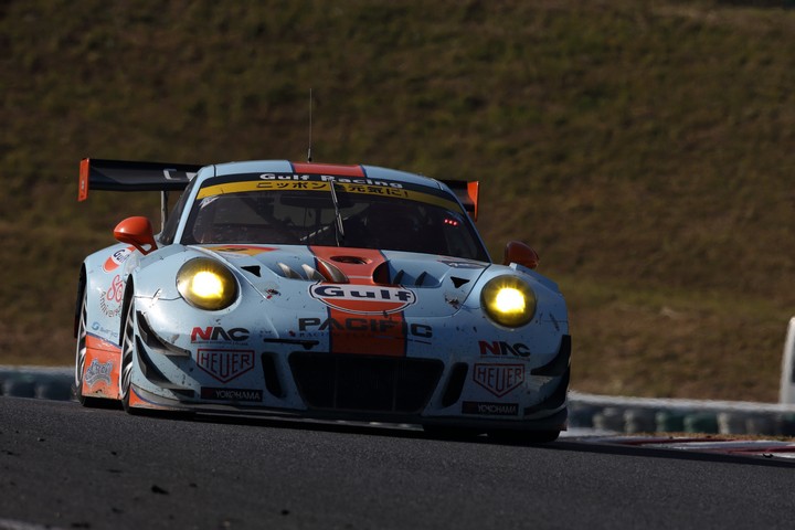 決勝レース: 久保凜太郎（GULF NAC PORSCHE 911）