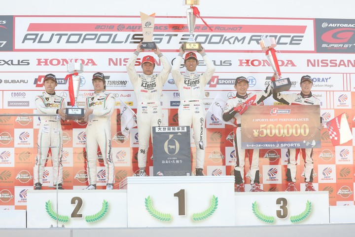 表彰式: GT300クラスのトップ3チーム