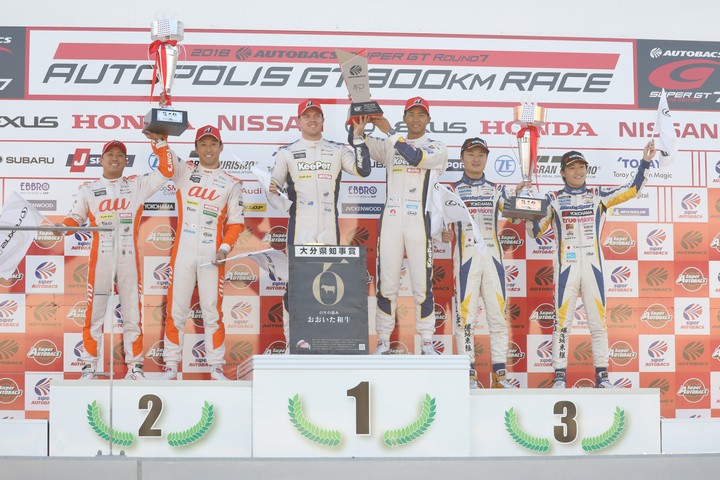 表彰式: GT500クラスのトップ3チーム