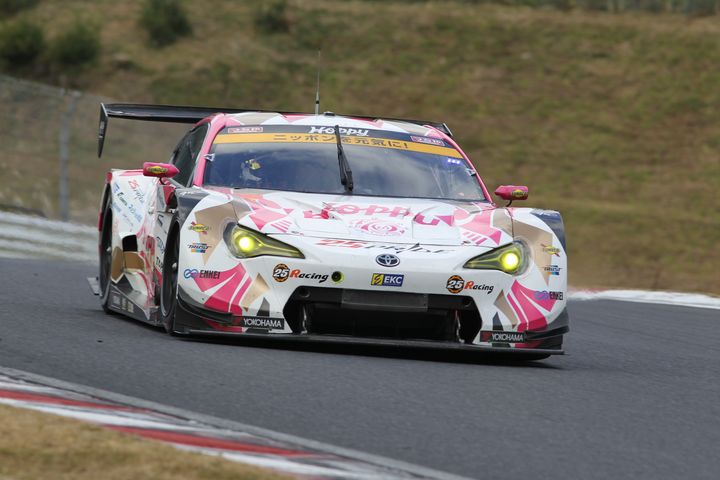 GT300クラスポールポジションの松井孝允／坪井翔組（HOPPY 86 MC）