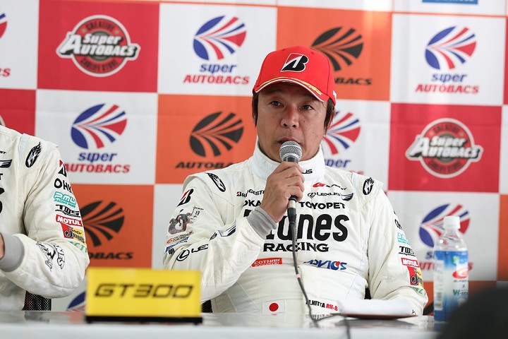 GT300クラス優勝の新田守男（K-tunes Racing LM corsa）