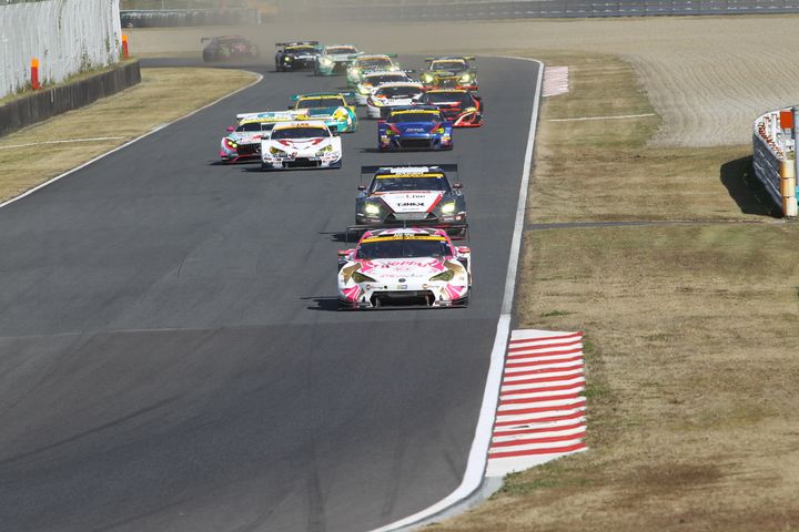 GT300クラスのスタートシーン