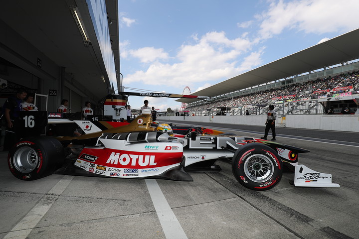 ポールポジションは山本尚貴（TEAM MUGEN SF14）