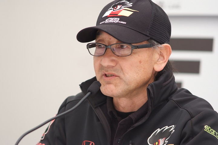 決勝記者会見: 優勝チーム監督の手塚長孝氏（TEAM MUGEN）