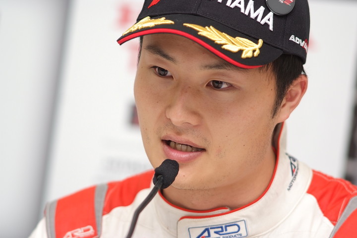 決勝記者会見: 3位の山下健太（KONDO RACING）
