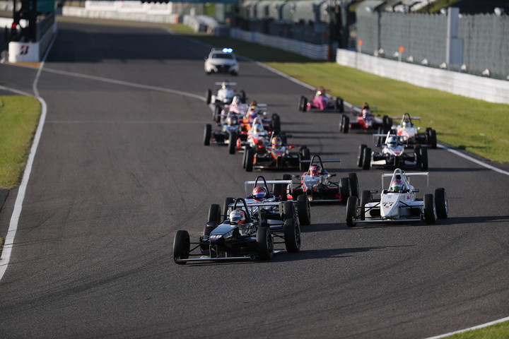 22周の決勝がスタートした