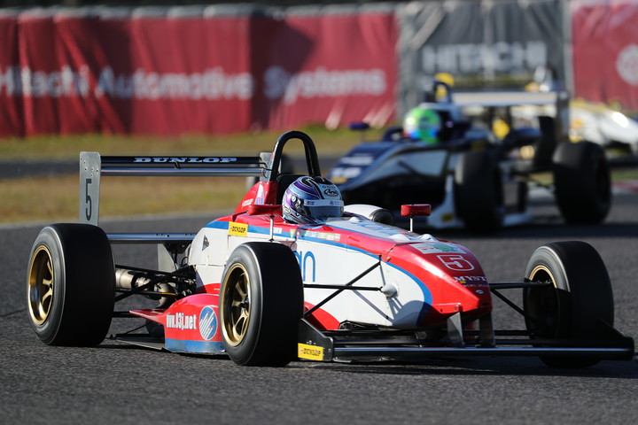 ポールポジションは太田格之進（MARUSAN・ミスト）