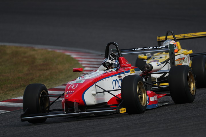 レース序盤、太田格之進と三宅淳詞の争い