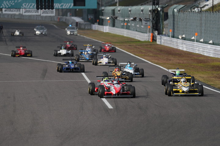 10周の決勝がスタートした