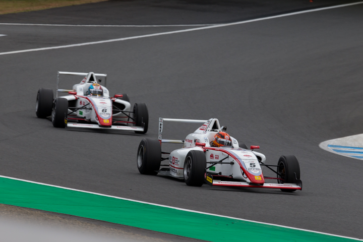 角田裕毅vs名取鉄平、HFDPチームメートの争い