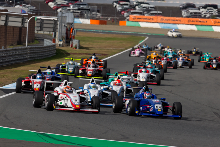 12周の決勝がスタートした