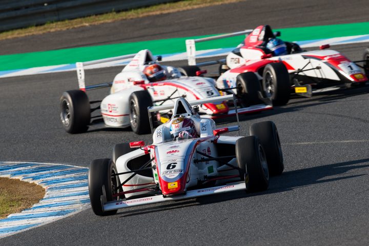 名取鉄平、角田裕毅、小高一斗のトップ争い