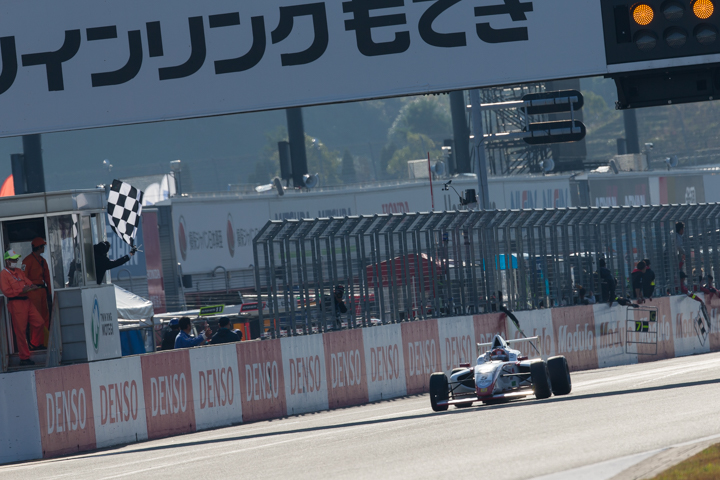 トップでゴールする名取鉄平（HFDP/SRS/コチラレ一シング）