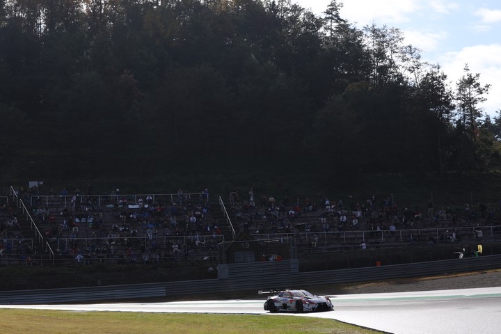 公式練習: ヘイッキ・コバライネン／小林可夢偉組（DENSO KOBELCO SARD LC500）