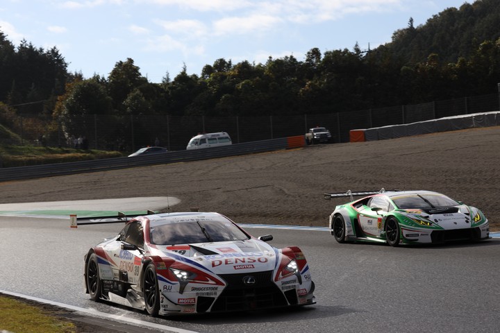 公式練習: ヘイッキ・コバライネン／小林可夢偉組（DENSO KOBELCO SARD LC500）