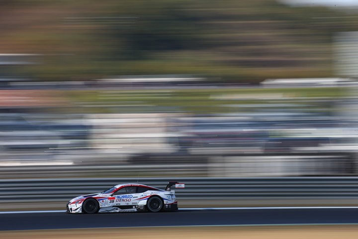 公式練習: ヘイッキ・コバライネン（DENSO KOBELCO SARD LC500）