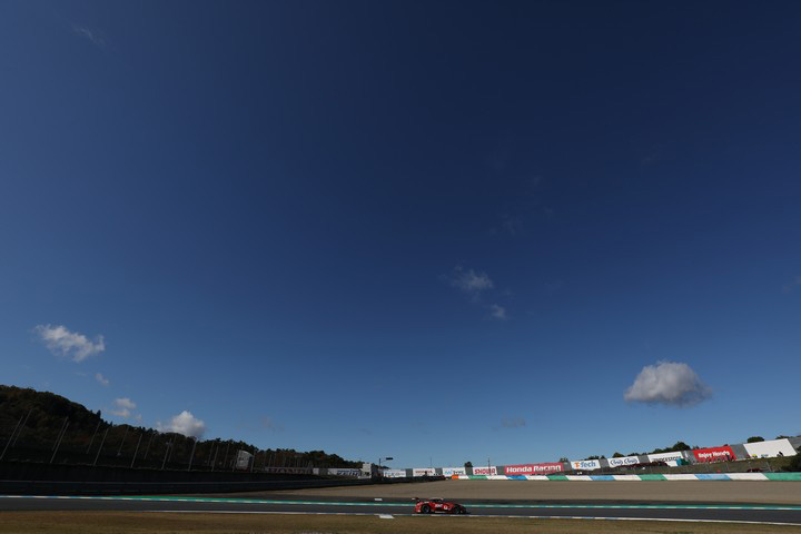 公式練習: 快晴に恵まれたツインリンクもてぎ