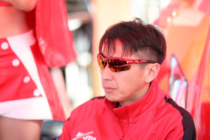 ピットウォーク: 松田次生（NISMO）