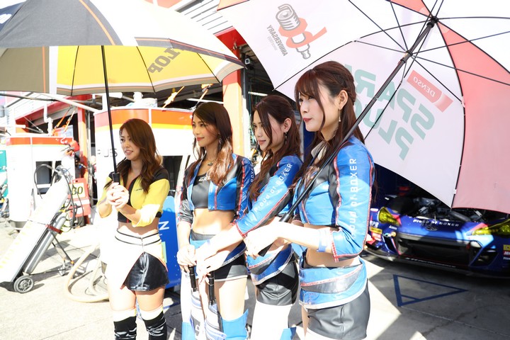 ピットウォーク: レースクイーン