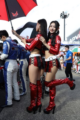 ピットウォーク: レースクイーン