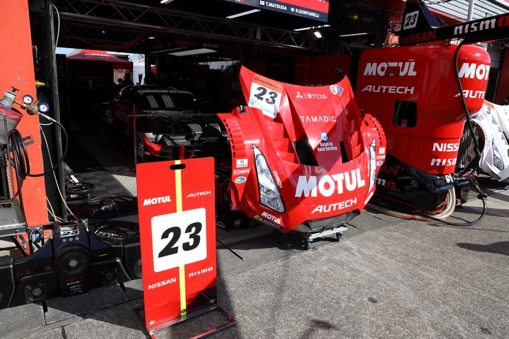 ピットウォーク: MOTUL AUTECH GT-R