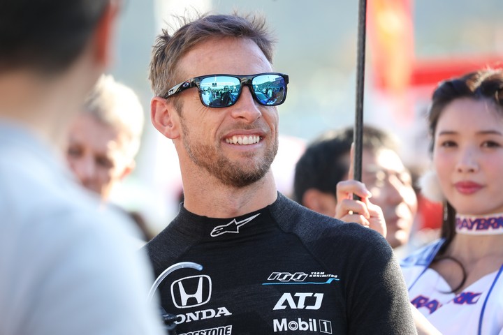 スタート進行: ジェンソン・バトン（TEAM KUNIMITSU）