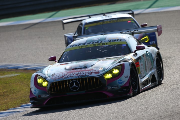 決勝レース: 片岡龍也（グッドスマイル初音ミクAMG）