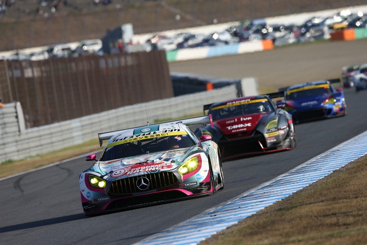 決勝レース: 片岡龍也（グッドスマイル初音ミクAMG）