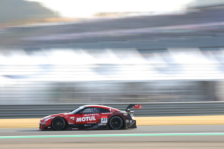 決勝レース: ロニー・クインタレッリ（MOTUL AUTECH GT-R）