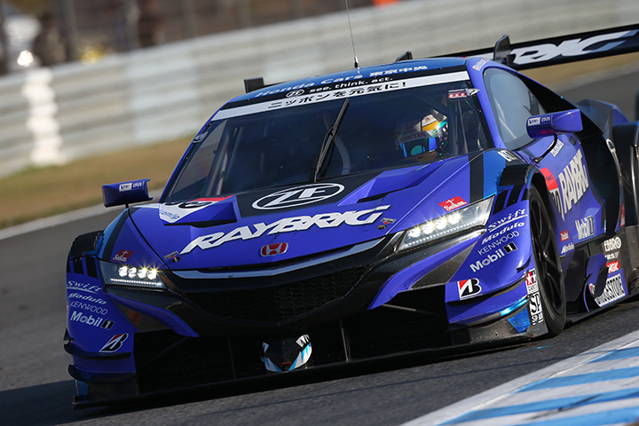 GT500クラスで3位に入ってチャンピオンを決めた山本尚貴／ジェンソン・バトン組（RAYBRIG NSX-GT）