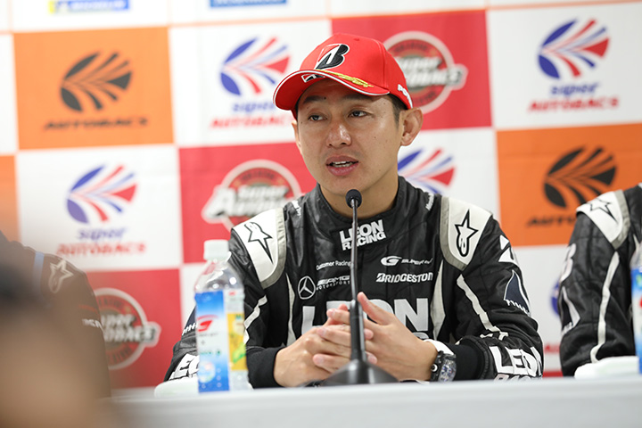 チャンピオン記者会見: GT300クラスチャンピオンの黒澤治樹（K2 R&D LEON RACING）