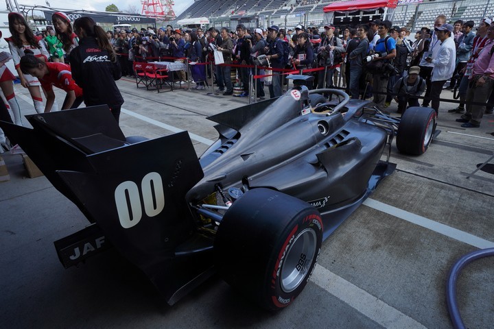 ピットウォーク 来年デビューするニューマシンのダラーラSF19 2018年SUPER FORMULA第7戦 (鈴鹿サーキット
