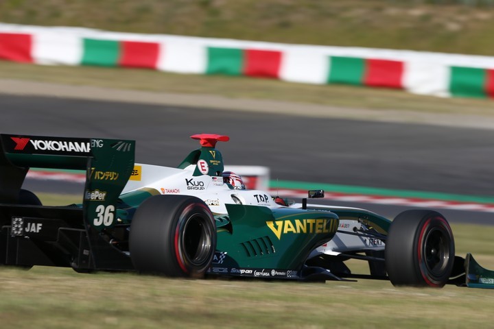 フリー走行: 中嶋一貴（VANTELIN KOWA TOM’S SF14）