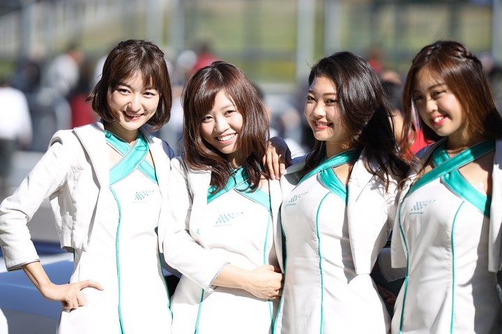 ピットウォーク: レースクイーン