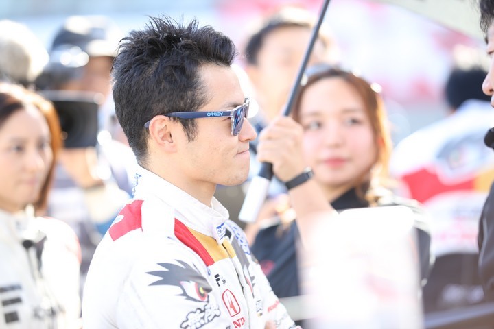 スタート進行: 山本尚貴（TEAM MUGEN）